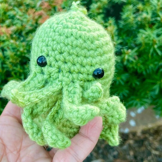 Amigurumi Cthulu Keychain- Handmade Crochet Cthulu Keyring